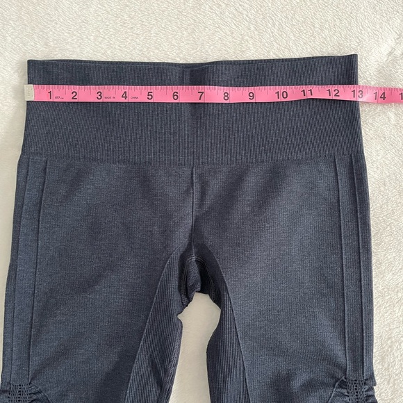 Lululemon “In the flow” crop leggings - Picture 4 of 5